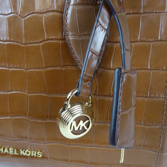 Michael Kors Zoe Satchel & Jet Set Wallet Set NWT - Picture 16 of 16